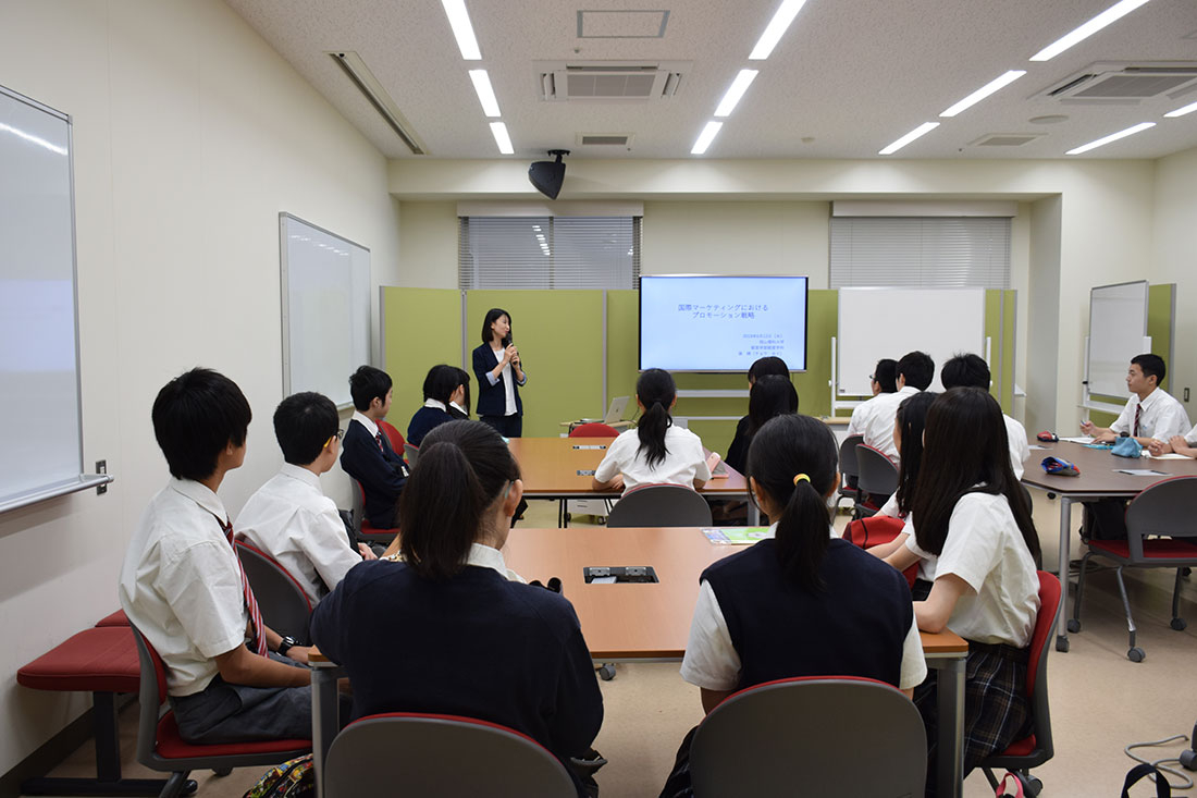 並木学院福山高校生25人が学内見学