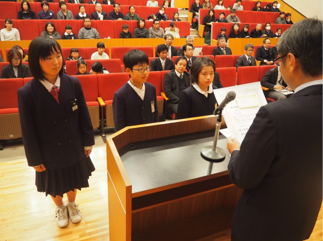 小中学生109人が研究成果競う 理大で「岡山県児童生徒科学研究発表会」