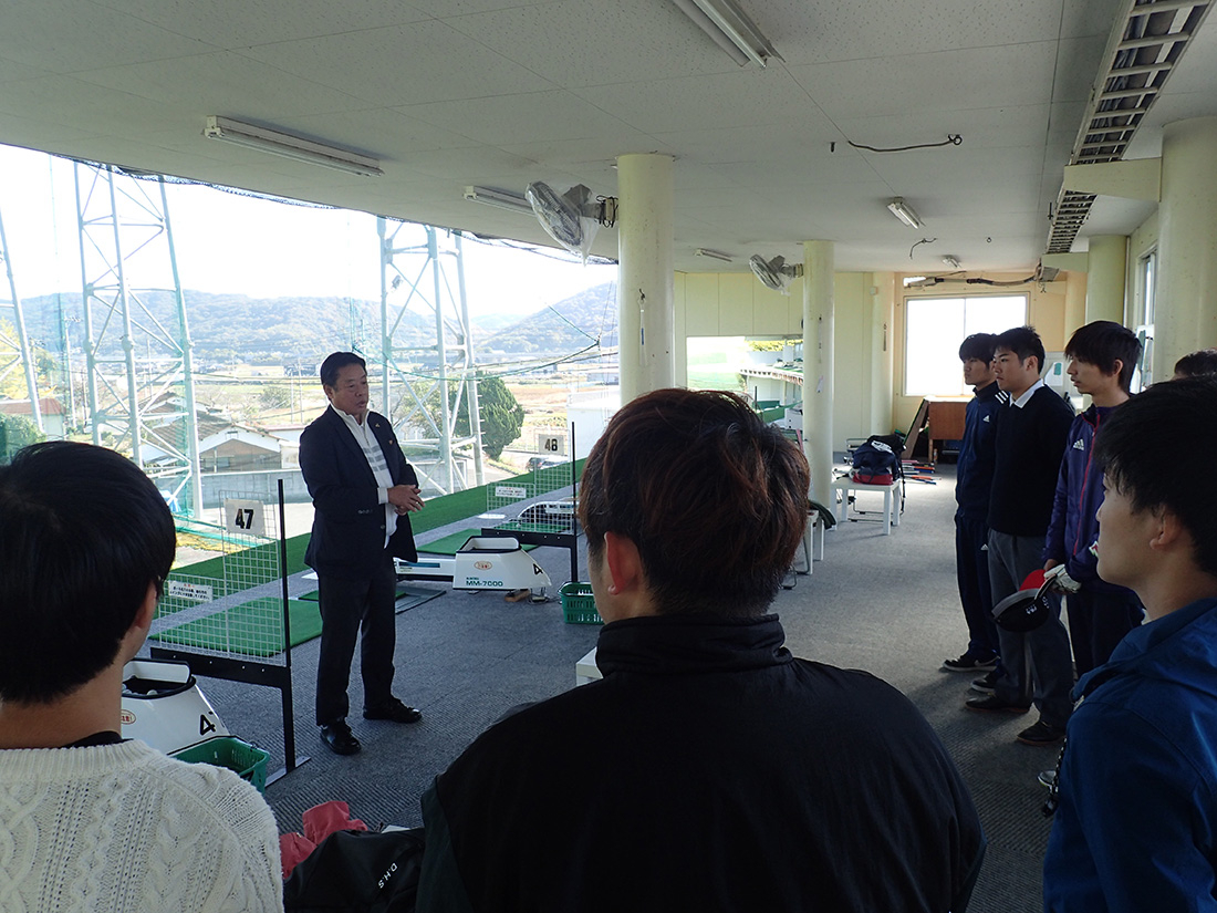 日本プロゴルフ協会(PGA)副会長が講演と技術指導