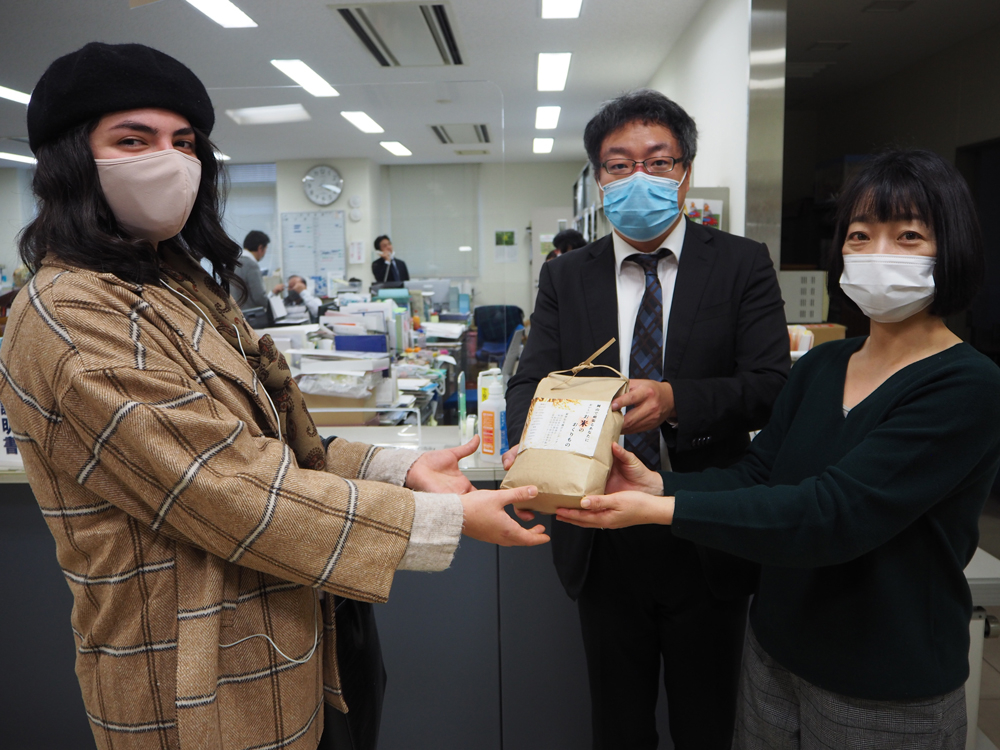 「コロナ禍に負けないで！」留学生支援でお米400キロ