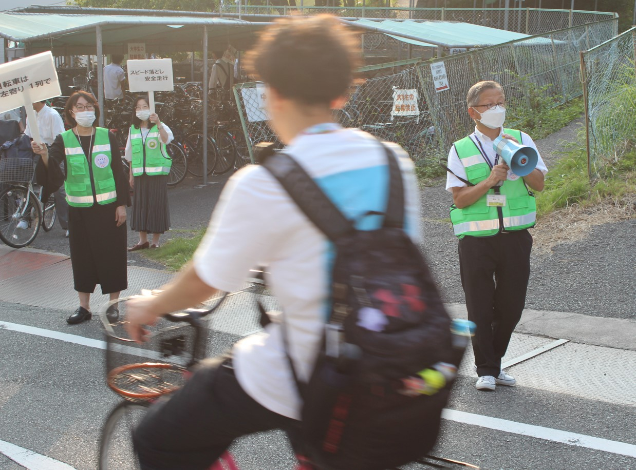 新学期スタートに合わせて自転車マナー指導始まる