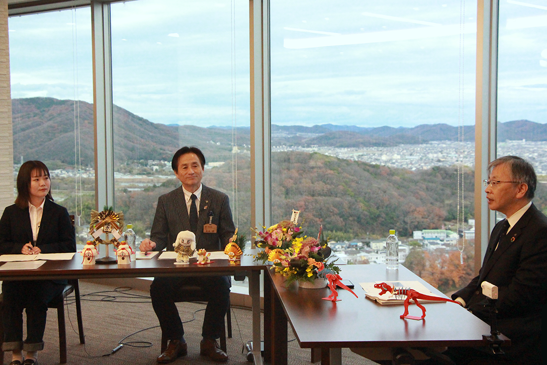 地域の発展めざし連携を一層深めることで一致/平野学長が井原市長と新春座談会