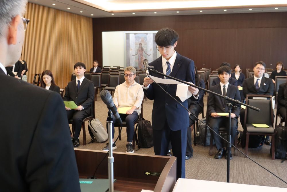 中国出身の大学院生2人など出席し秋の入学宣誓式
