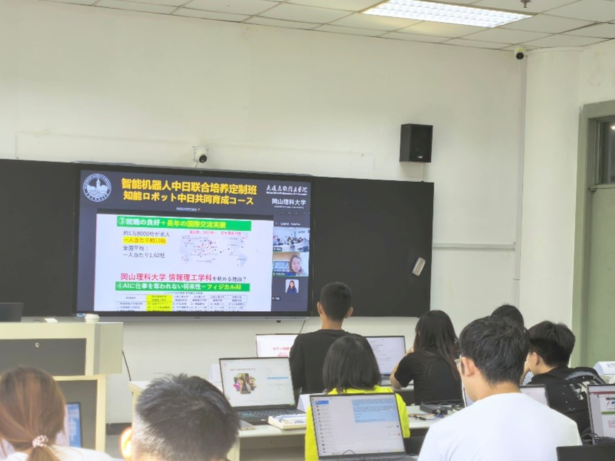大連東軟信息学院とオンライン協働でロボットづくり競う