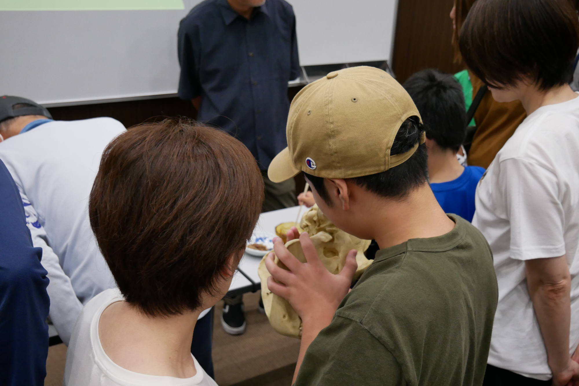 ゴリラと人々の暮らしを守る/市民公開講座開催レポート