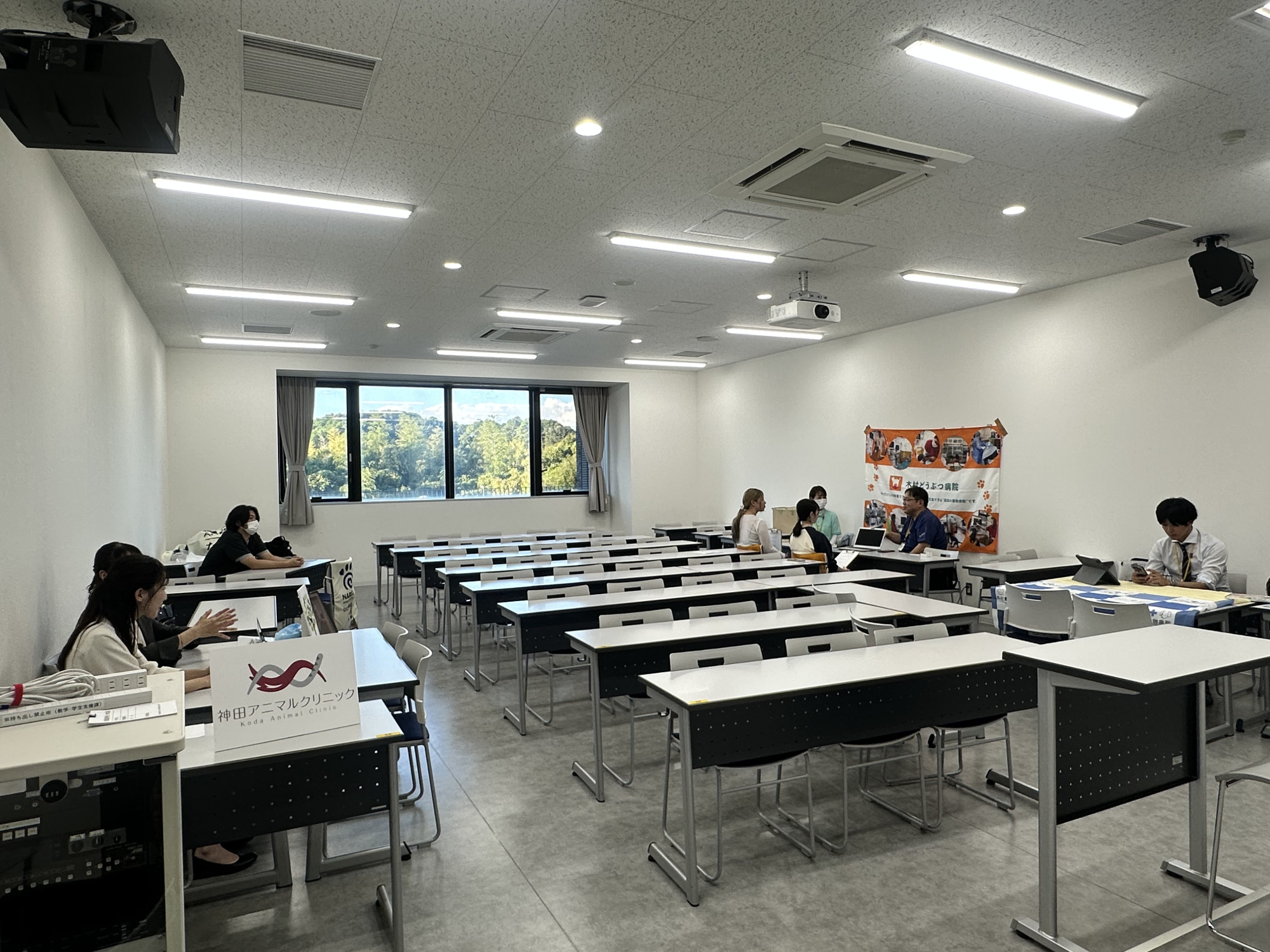 四国地区小動物病院［8病院］による学内個別就職説明会を開催（今治キャンパス）