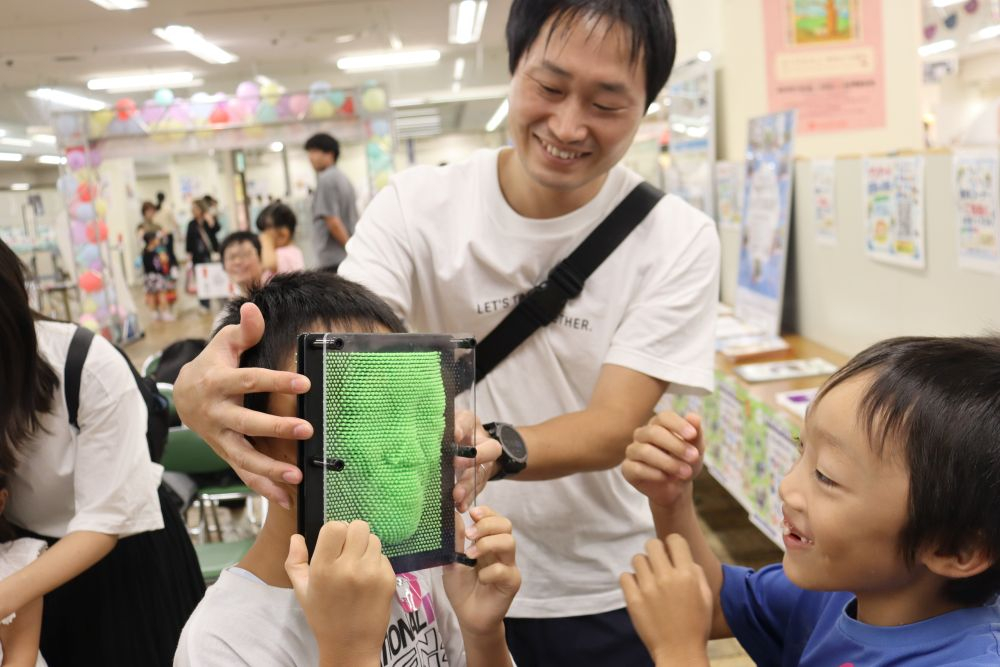 理大が岡山高島屋で「ワクワクサイエンス2026」/1100人が科学の楽しさ学ぶ