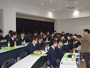 ニュース&トピックス　香川中央高校2年生23名が学内見学
