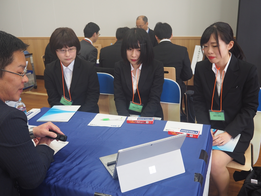 「就職にめっぽう強い」理大の「就活」最前線 求人は昨年比26%増の9191社