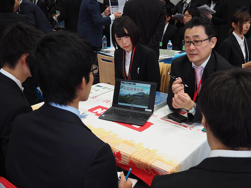 合同業界研究会スタート　350社参加　理系学生に熱視線！