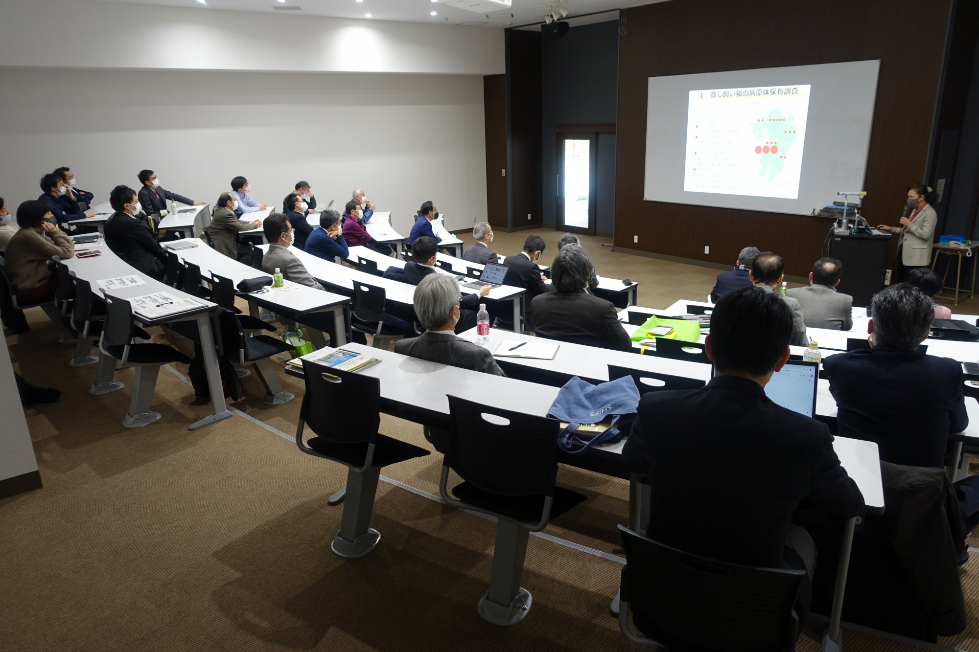 最優秀賞に岩井先生・学長特別賞に向田先生! <プロジェクト研究推進事業>