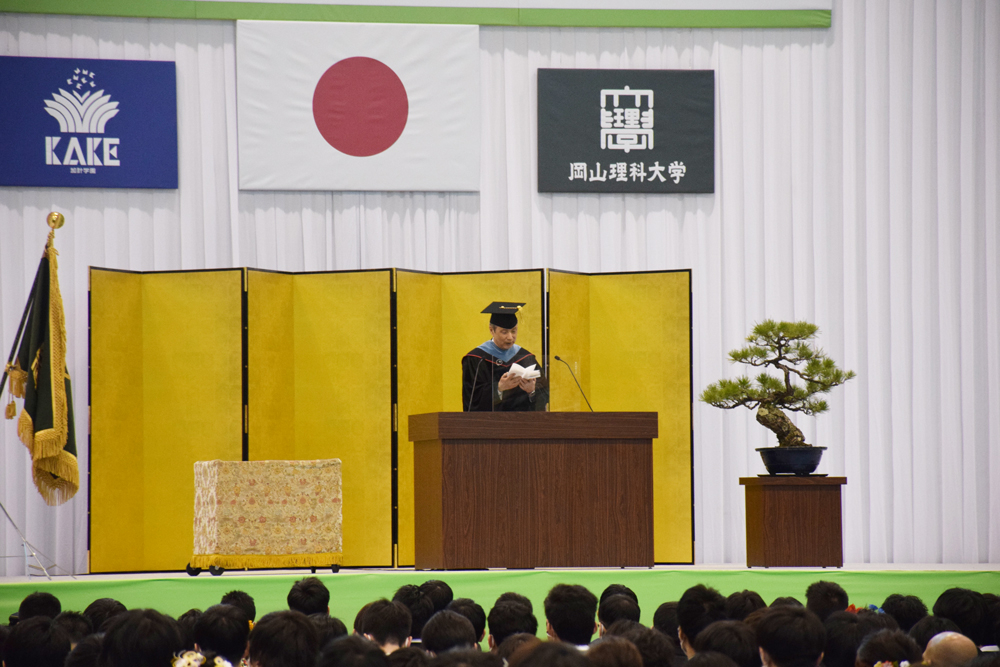 岡山・今治両キャンパスで学位記授与式/獣医保健看護学科の1期生巣立つ