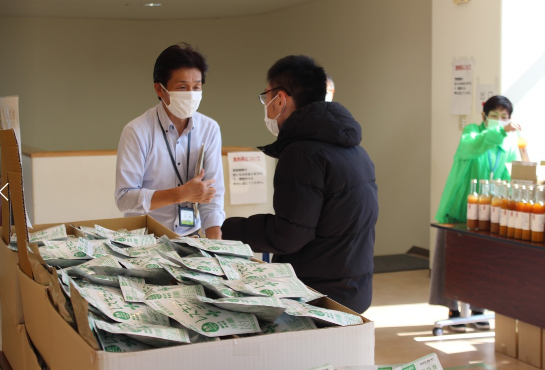 「学生生活支援」第11弾で約600人に米や飲料配布開始