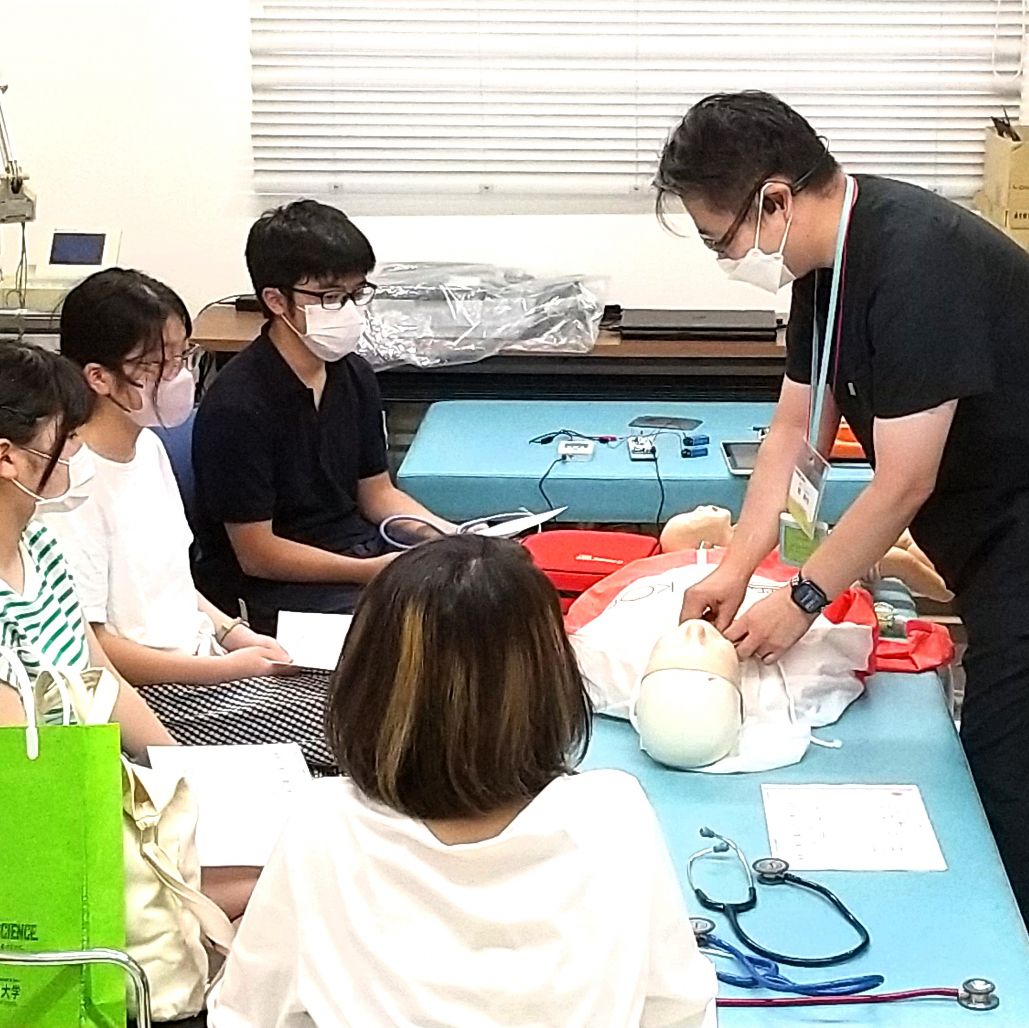 科学のおもしろさ学ぶ/理学部主催実験＆体験教室