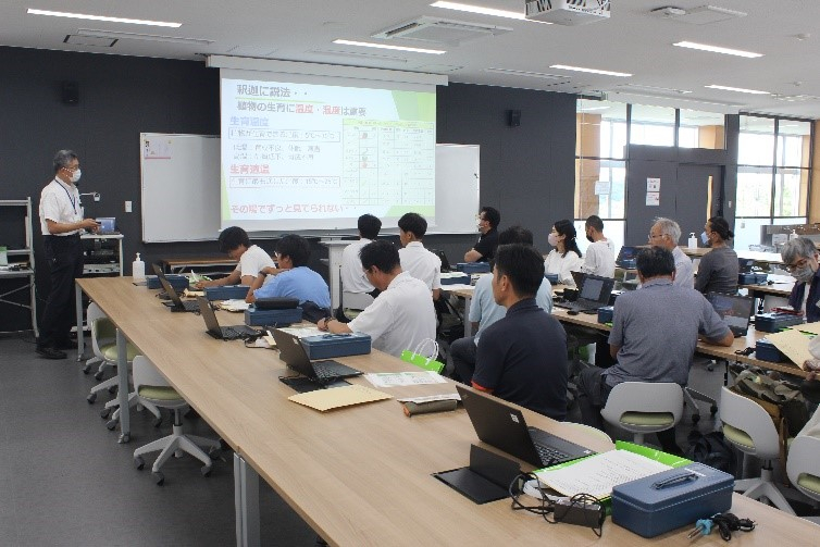 農林水産DXセミナーに30人参加/無線送信式温度・湿度計、土壌水分計を製作