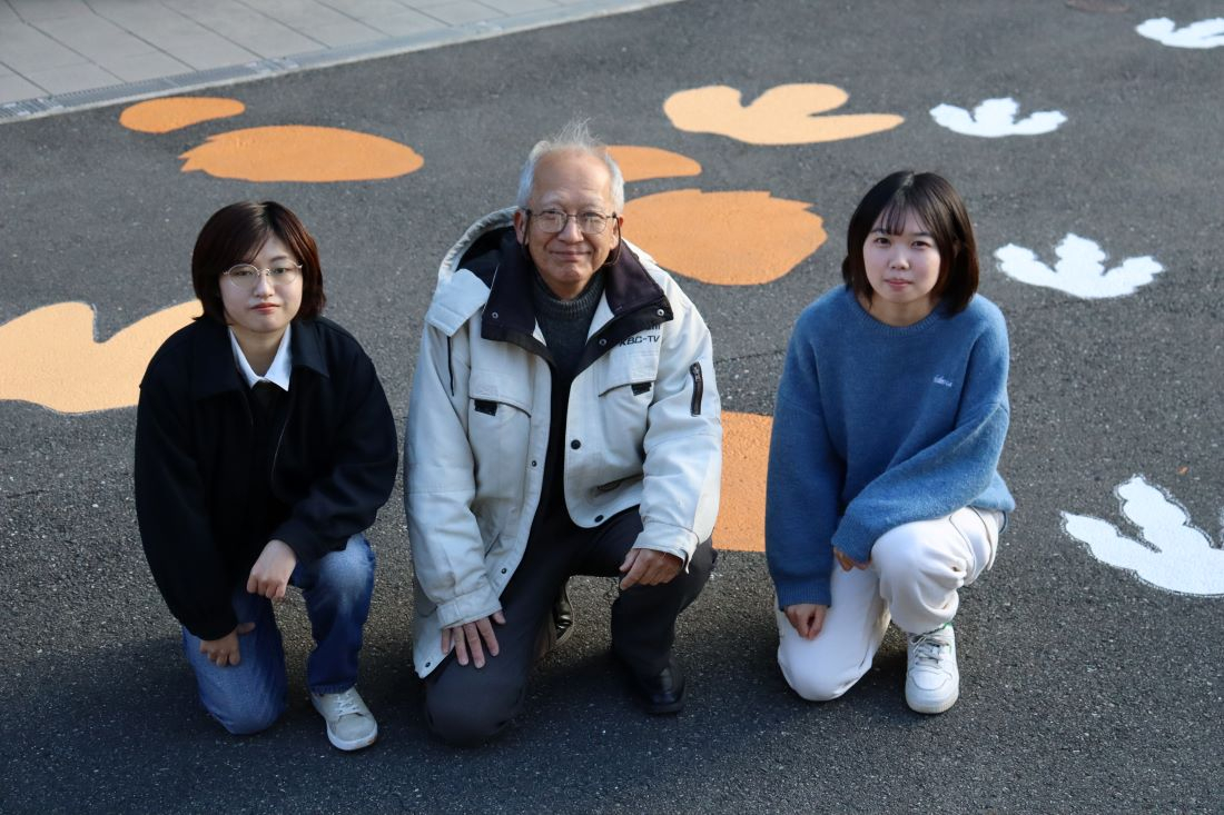 「恐竜時代に思いをはせて!」/岡山キャンパスに3種類の実物大足跡完成!
