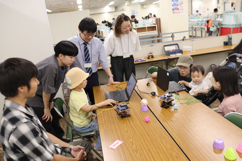 理大が岡山高島屋で「ワクワクサイエンス2026」/1100人が科学の楽しさ学ぶ
