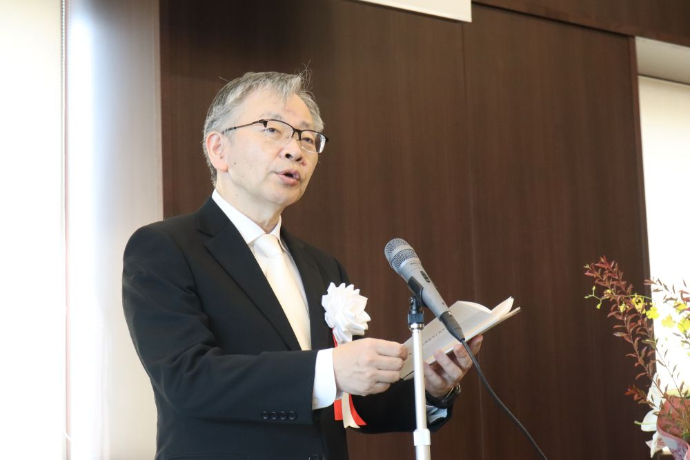 中国出身の大学院生2人など出席し秋の入学宣誓式