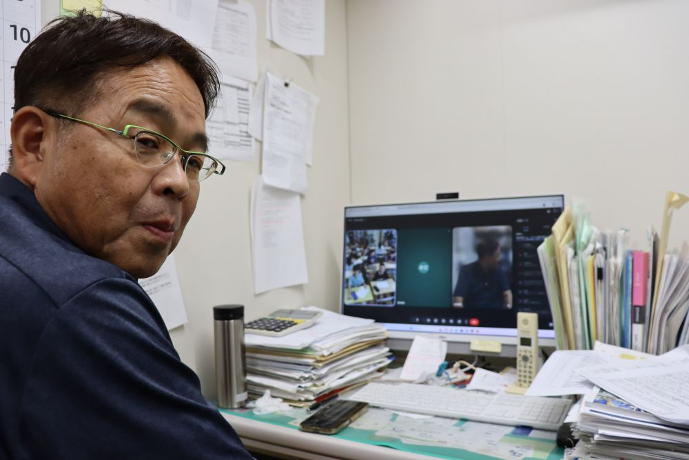 山本准教授がサケのまち・村上市の小学校にオンライン授業