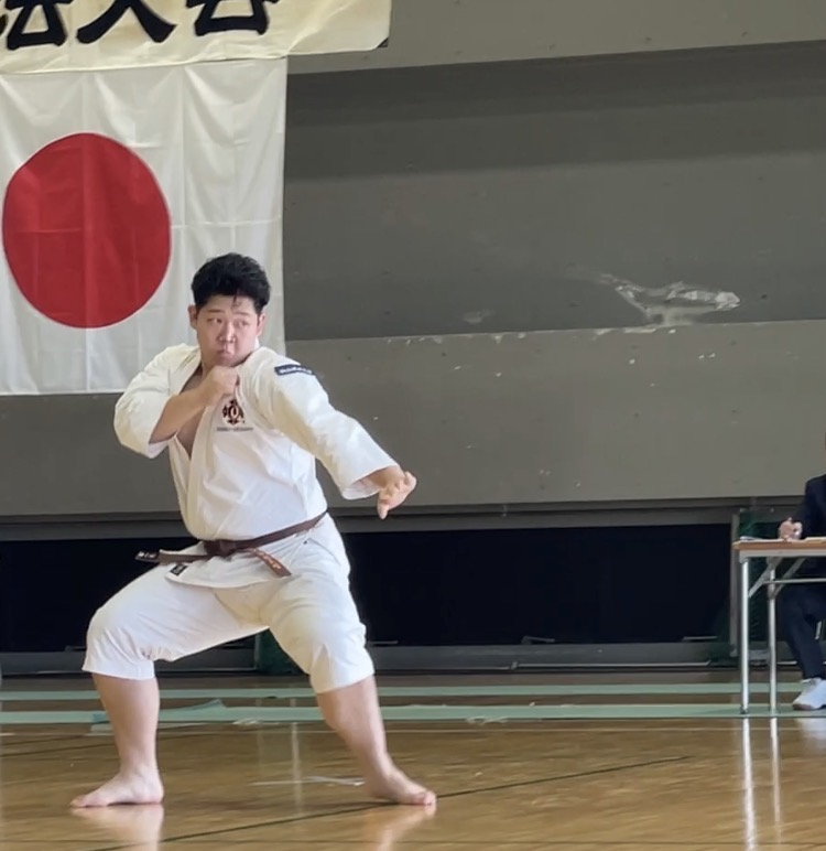 岡山市少林寺拳法大会で経営学部の日名選手が2年連続優勝