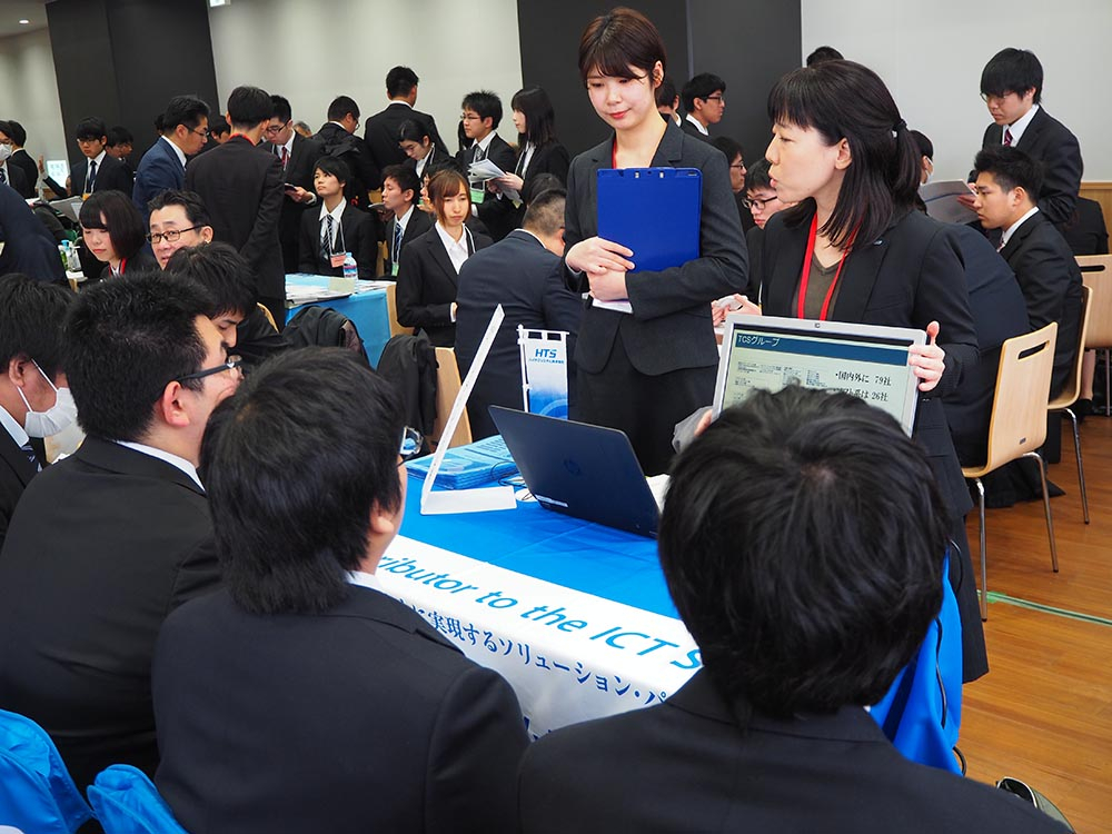 合同業界研究会スタート　350社参加　理系学生に熱視線！