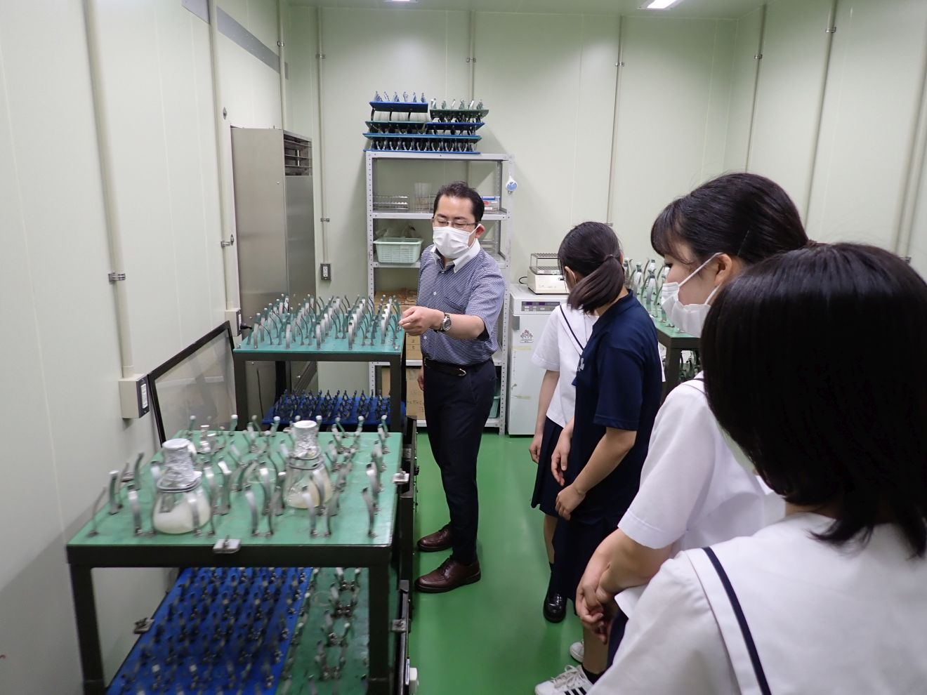 岡山県立岡山一宮高等学校の普通科・理数科2年生30名が、サイエンスプロジェクト『先端研究所研修』を、理学部と恐竜学博物館で体験