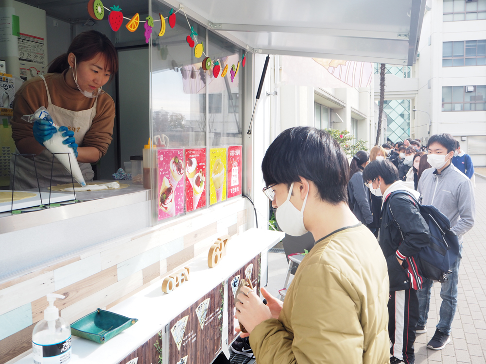 理大にキッチンカーお目見え　1日だけの試験販売