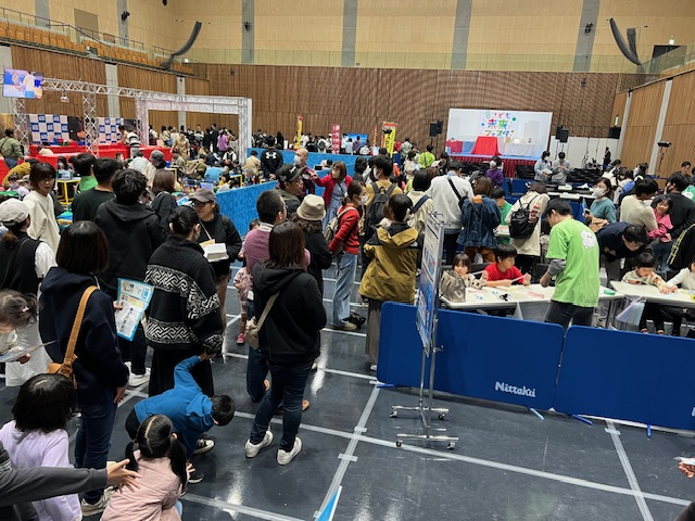福山市の「子ども未来フェスタ」 1900人でにぎわう