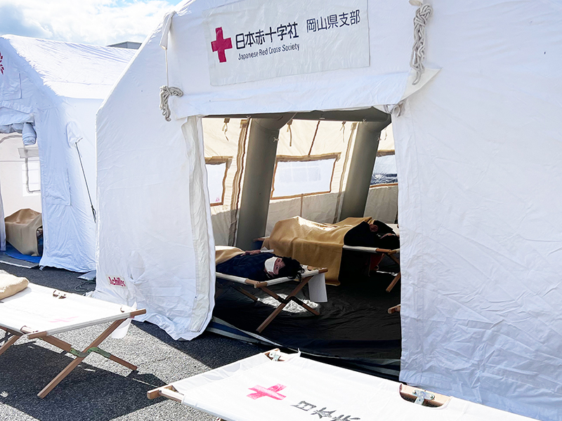 中国地区のDMAT（災害派遣医療チーム）の訓練に学生が傷病者役で参加しました．