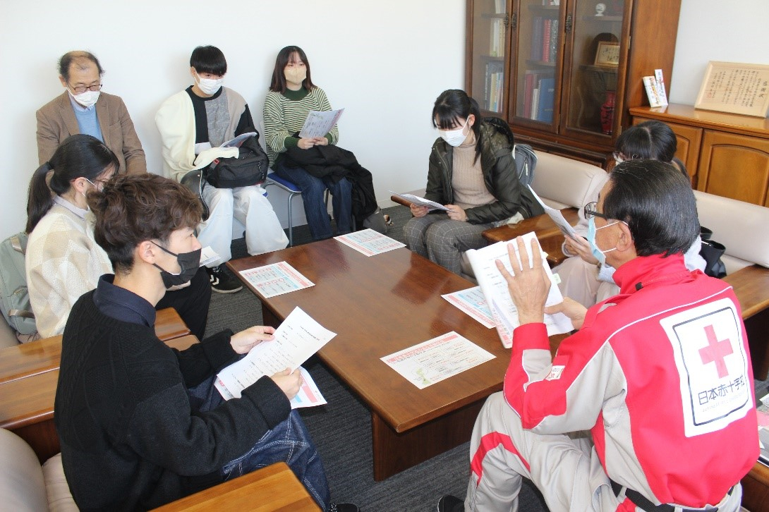 学生たちが集めた「能登半島地震」義援金17万円を日赤に寄託