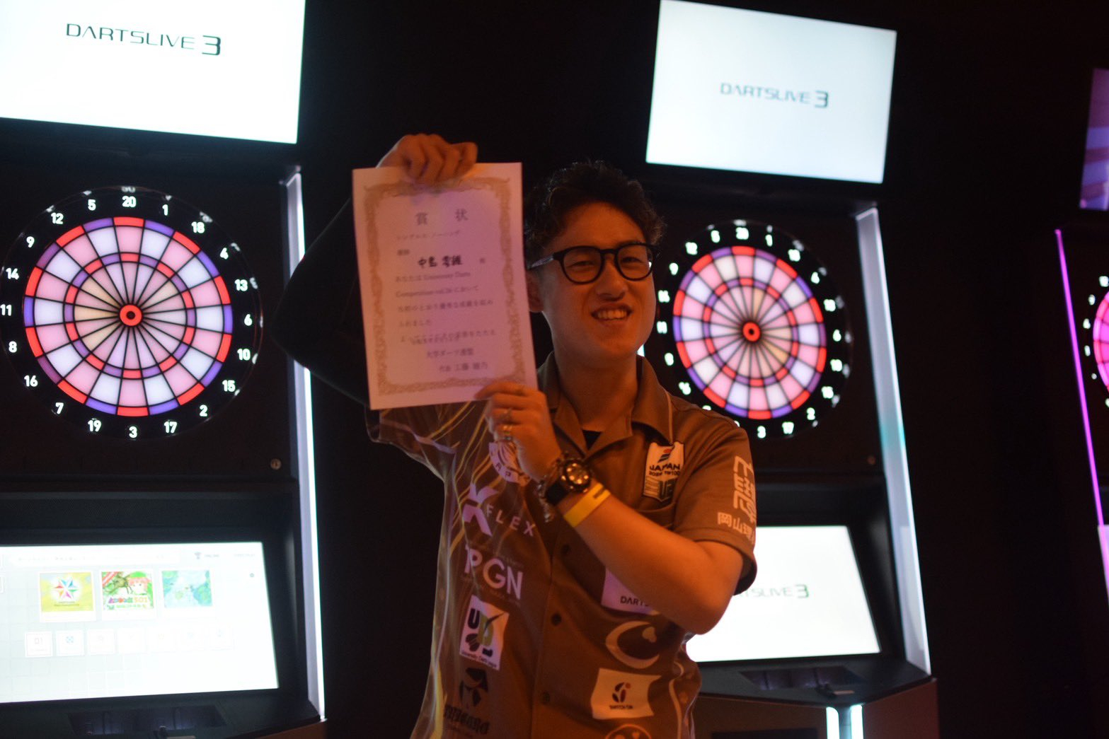 本学獣医学部の中島零維さんがダーツの学生大会「大学生ダーツ選手権VOL.26」で優勝！（今治キャンパス）