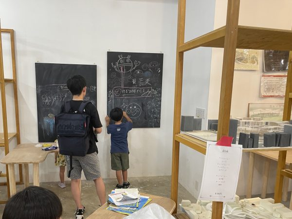 土曜夜市で賑わう「岡山TONKAN」