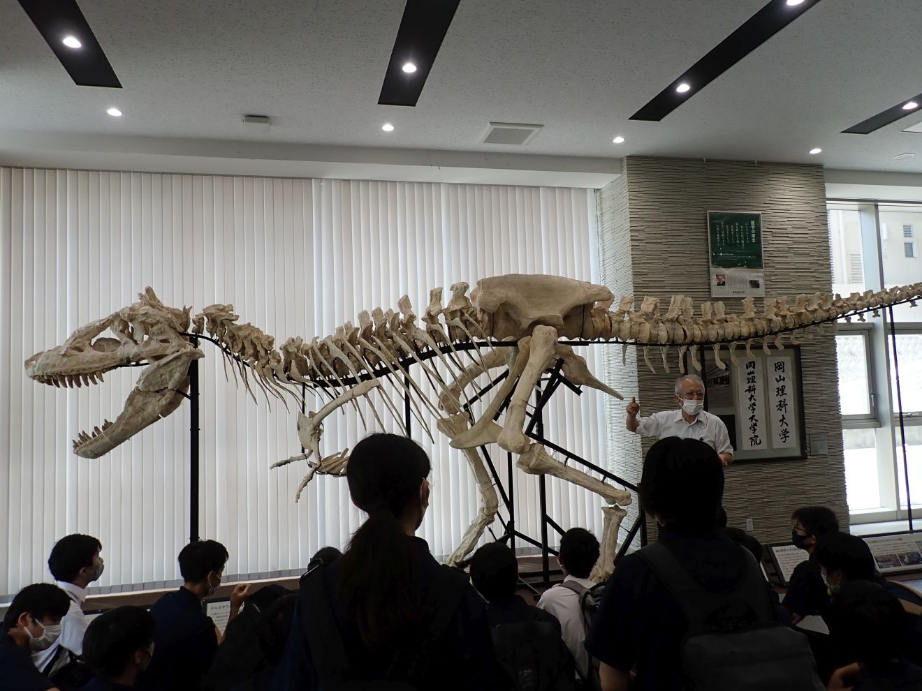 岡山県立岡山一宮高等学校の普通科・理数科2年生30名が、サイエンスプロジェクト『先端研究所研修』を、理学部と恐竜学博物館で体験