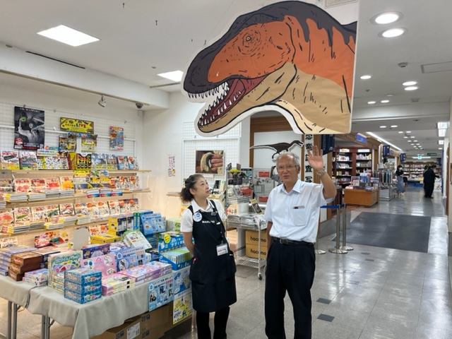 理大「恐竜」コーナー特設／8月30日まで岡山・表町の丸善