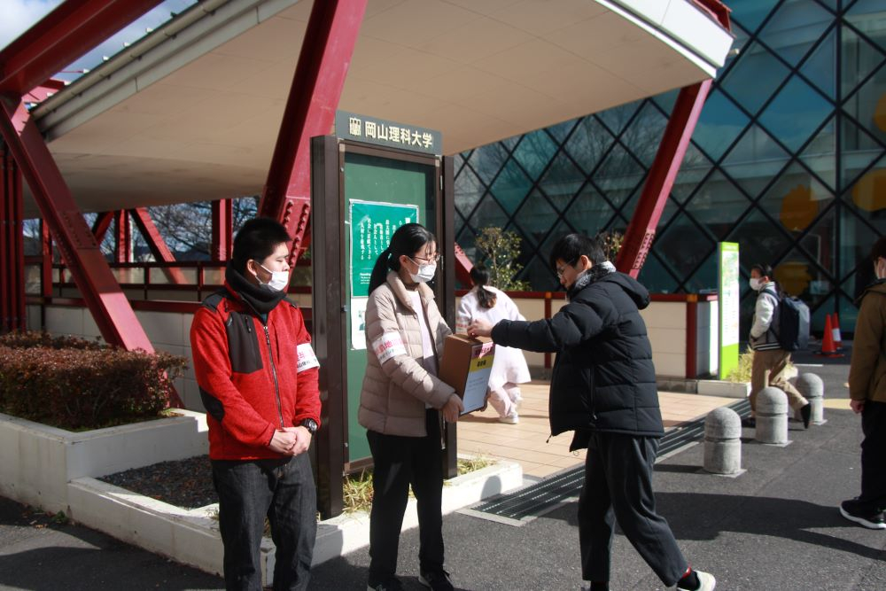 能登半島地震を受け、ボランティアセンターの学生らが募金活動