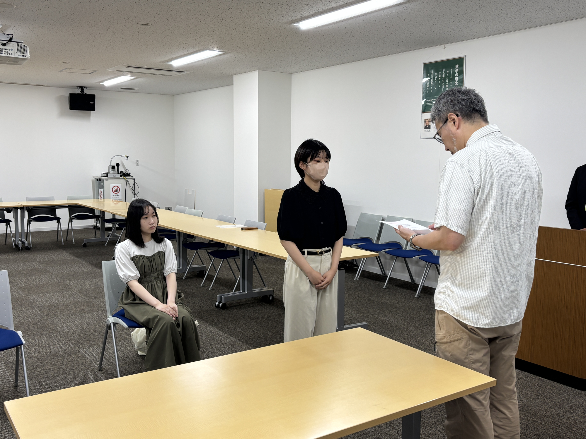「髙居百合子獣医学奨学財団 奨学金決定通知交付式」を開催（今治キャンパス）