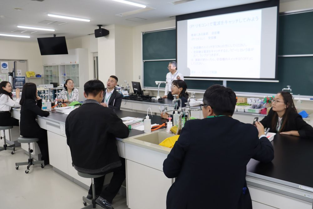 モンゴルの教員志望学生ら8人が来日、日本の教育現場で研修