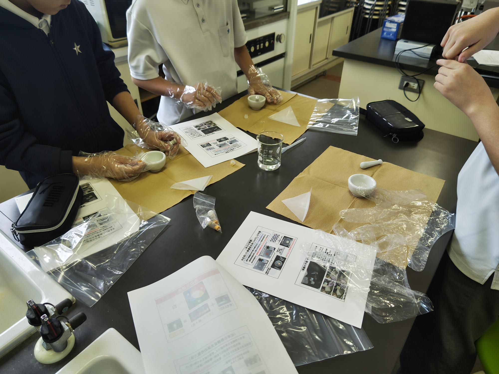 米子北斗中学校で中学生を対象とした出張化学実験教室を開催しました