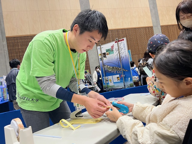 福山市の「子ども未来フェスタ」 1900人でにぎわう