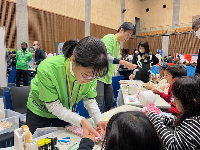 福山市の「子ども未来フェスタ」 1900人でにぎわう