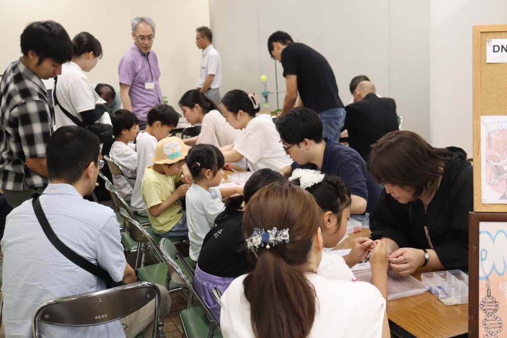 理大が岡山高島屋で「ワクワクサイエンス2026」/1100人が科学の楽しさ学ぶ