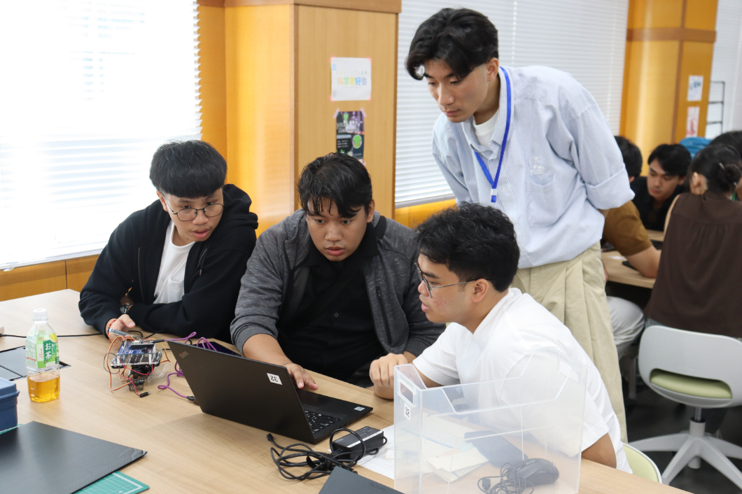 Okayama University of Science and Mapúa University Students Deepen Friendship Through Robot Contest