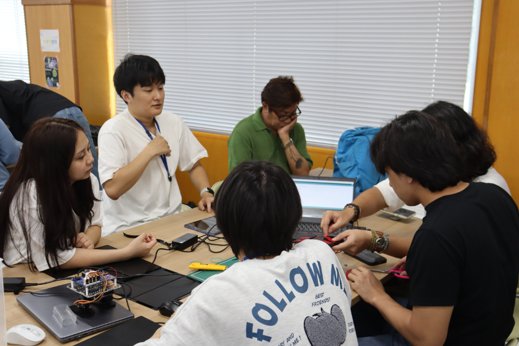 Okayama University of Science and Mapúa University Students Deepen Friendship Through Robot Contest