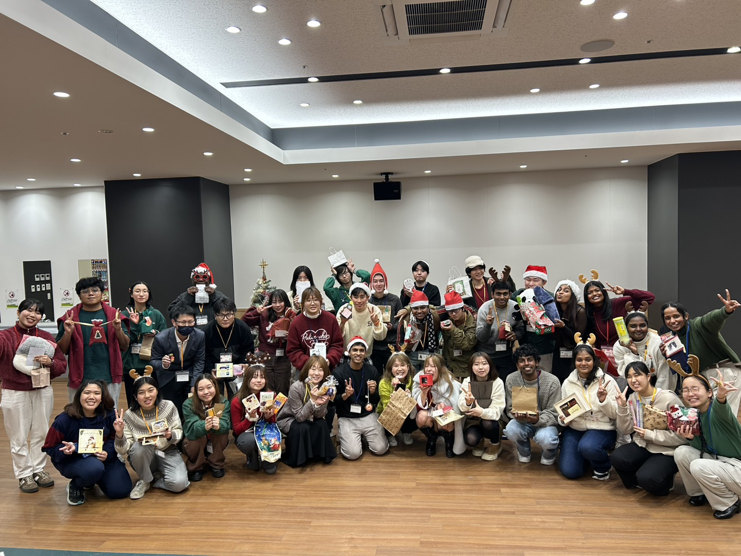 GLOBOLA Holds Christmas Party