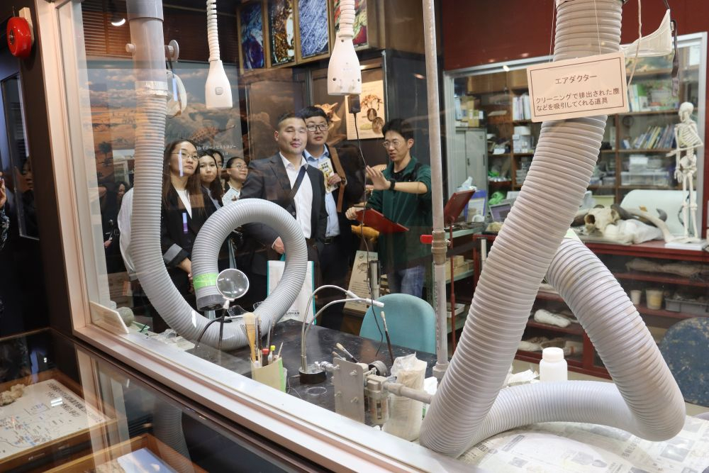 Eight Students and Faculty Members from Mongolia Visit Japan for Science Education Training