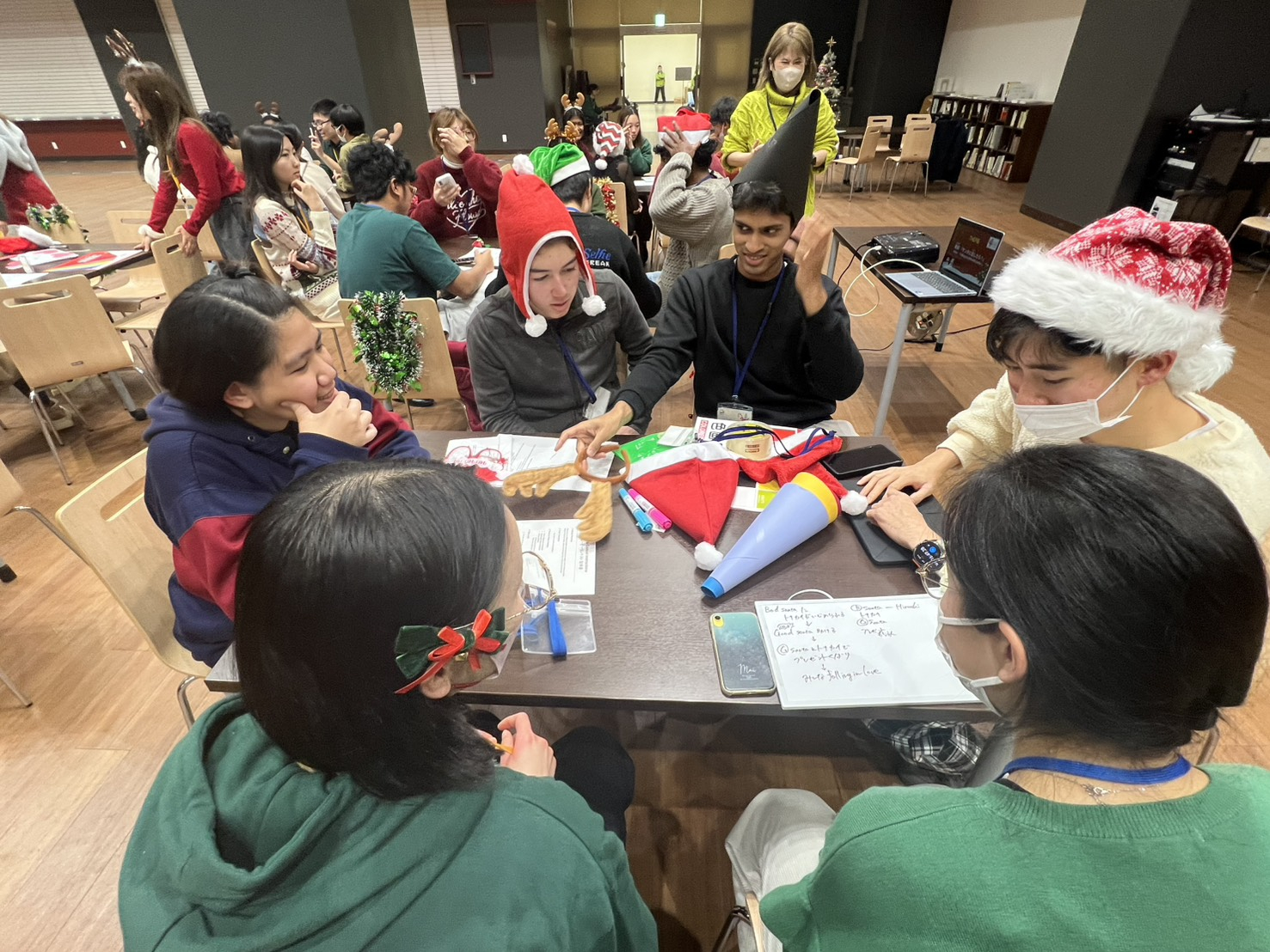 GLOBOLA Holds Christmas Party